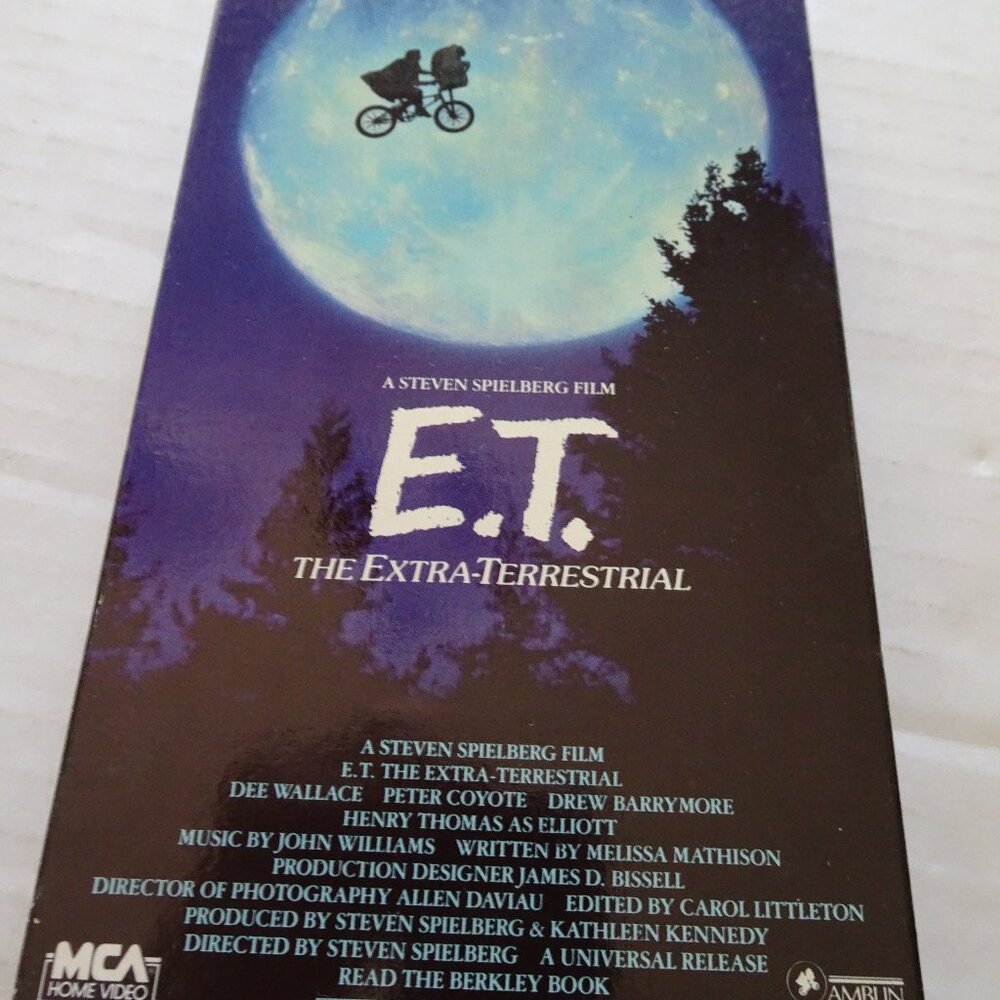 E.T. The Extra-Terrestrial - VHS Tape with Drew Barrymore & Henry Thomas